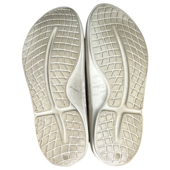 Oofos Ooahh Slide Nomad White Women's Size 12 - Picture 7 of 7